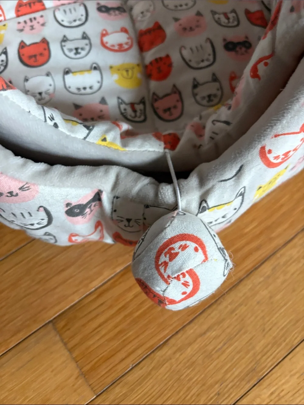WISKERS & Co Cat Bed Small